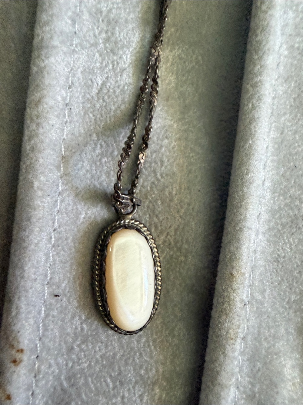 Made in Italy 🇮🇹Sterling Silver Cream  Oval Pendant Necklace